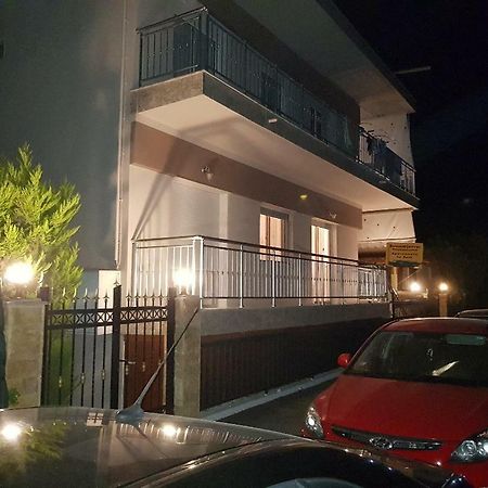 Dimitris Apartments Nea Plagia Buitenkant foto