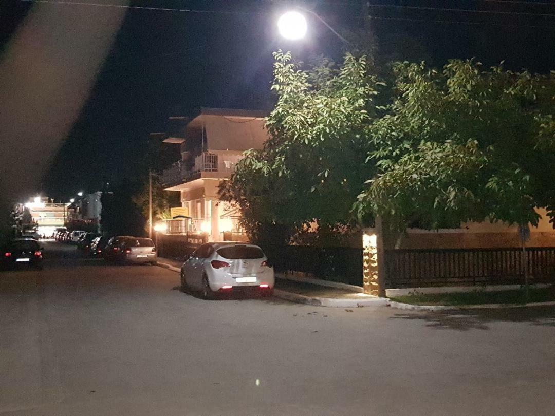 Dimitris Apartments Nea Plagia Buitenkant foto