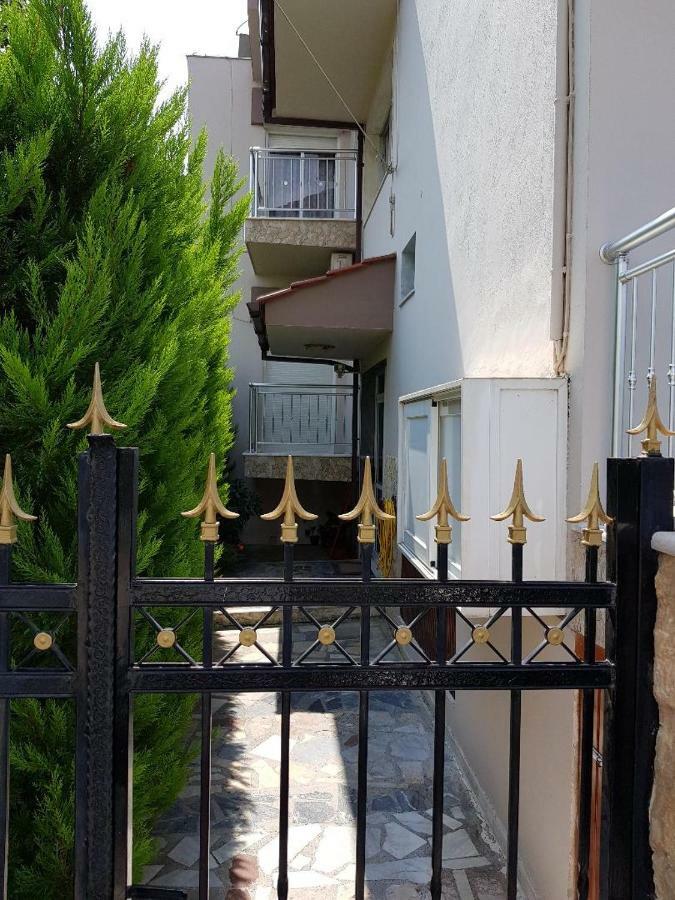 Dimitris Apartments Nea Plagia Buitenkant foto